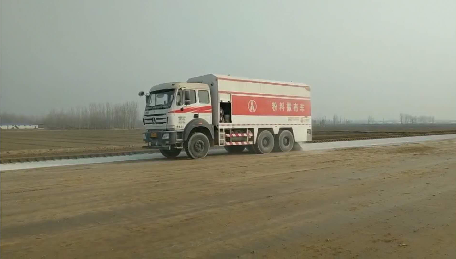 瀝青水泥撒布車(chē)?yán)锩娴臑r青噴不出來(lái)是什么原因？